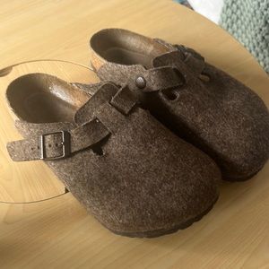 Birkenstock size 38 soft footbed regular width Boston clogs